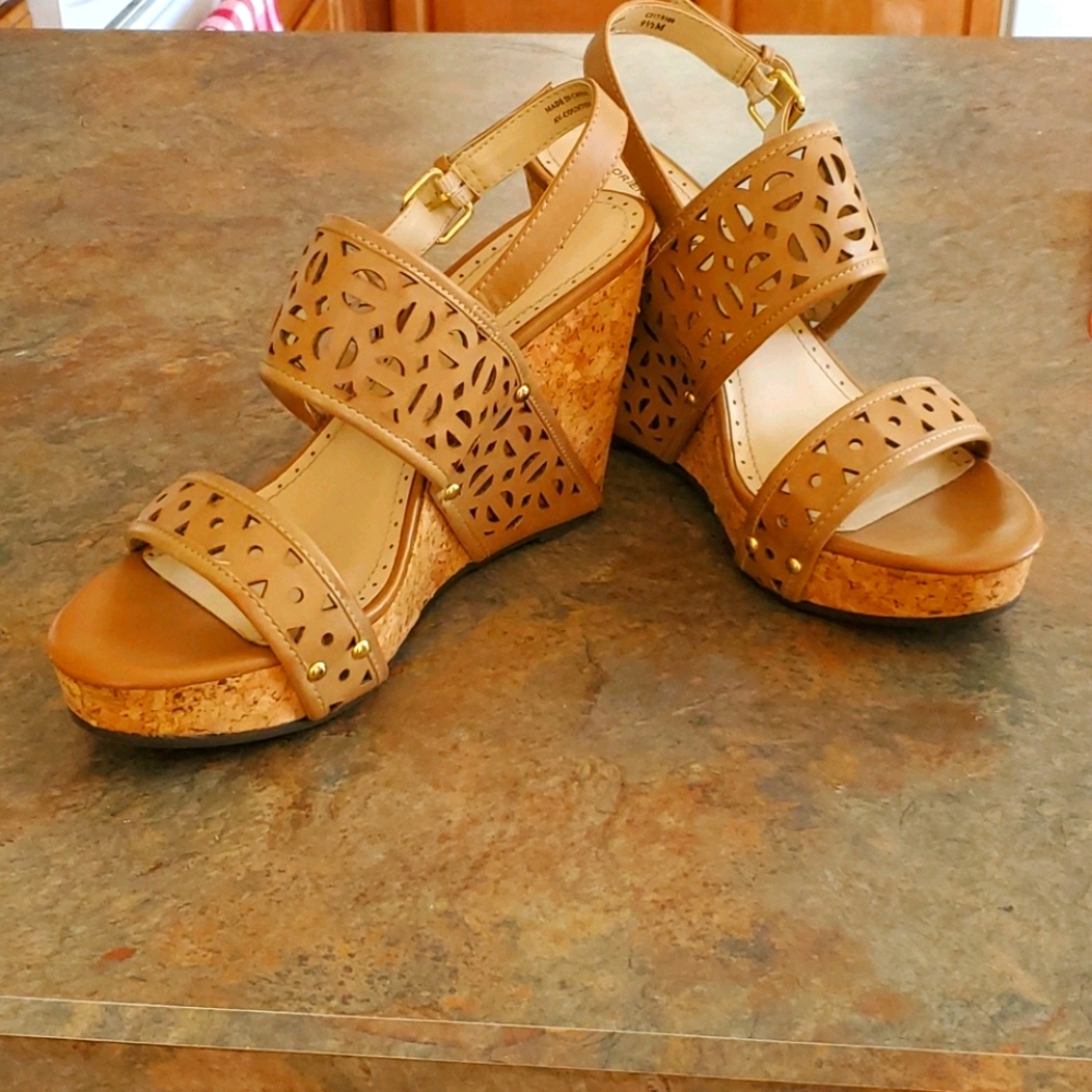 Adrienne Vittadini wedges